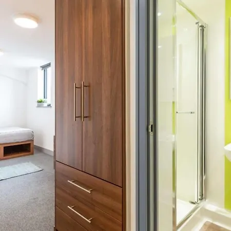 Hostel Vibrant Rooms For Students Only, Leeds - Sk