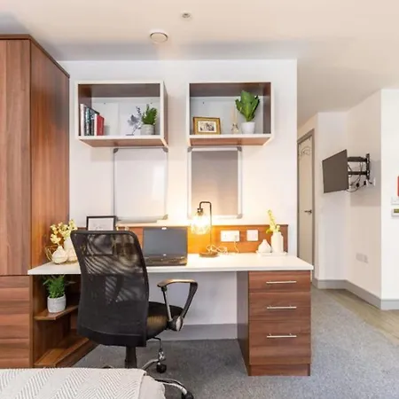 Vibrant Rooms For Students Only, Leeds - Sk Leeds (West Yorkshire)