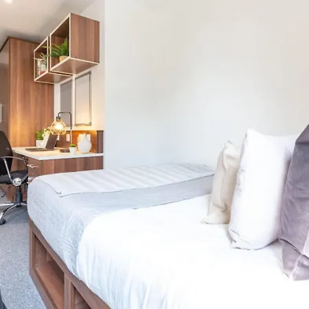 Vibrant Rooms For Students Only, Leeds - Sk Leeds (West Yorkshire)