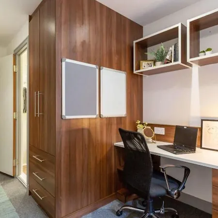 Hostel Vibrant Rooms For Students Only, Leeds - Sk