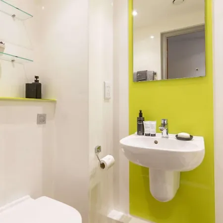 Hostel Vibrant Rooms For Students Only, Leeds - Sk *