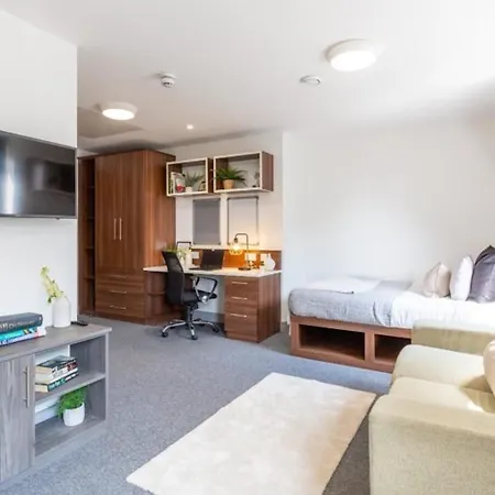 Vibrant Rooms For Students Only, Leeds - Sk