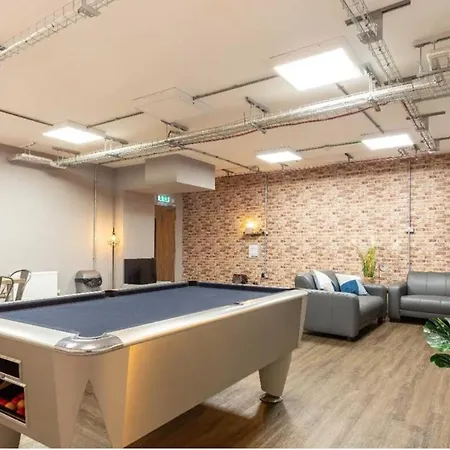 Vibrant Rooms For Students Only, Leeds - Sk
