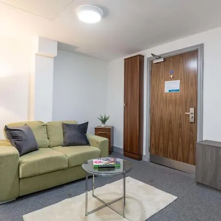Hostel Vibrant Rooms For Students Only, Leeds - Sk Leeds (West Yorkshire)