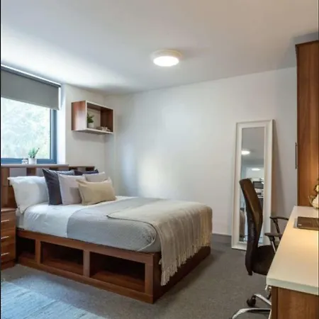 Vibrant Rooms For Students Only, Leeds - Sk *