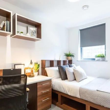 Vibrant Rooms For Students Only, Leeds - Sk Hostel